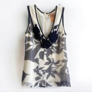 Tory Burch Cream And Black Sleeveless V-Neck Silk Top - Size 4